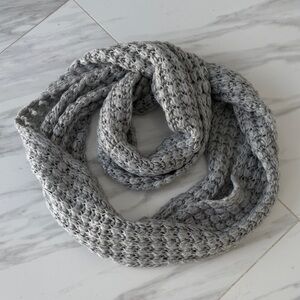 Aeropostale Gray Knit Infinity Scarf